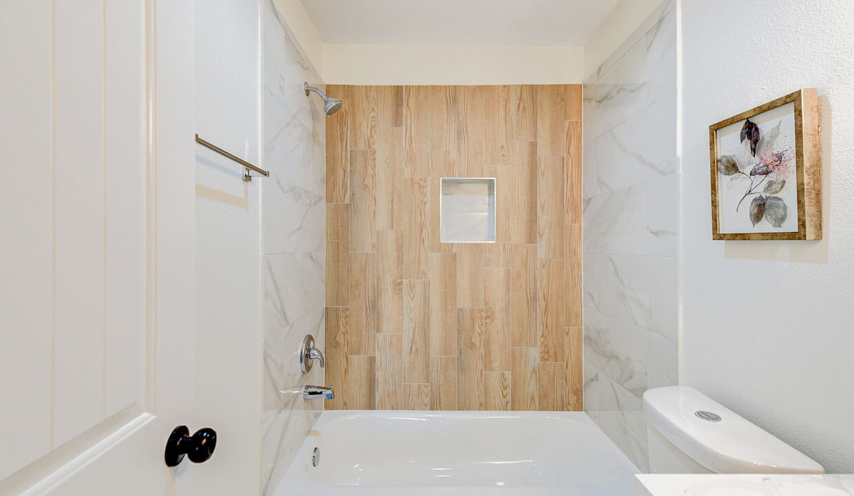 25-web-or-mls-8404-tate-st-23-a