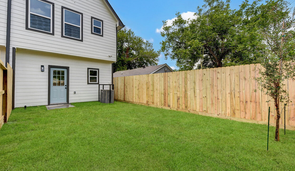 39-web-or-mls-8047-jeffery-st